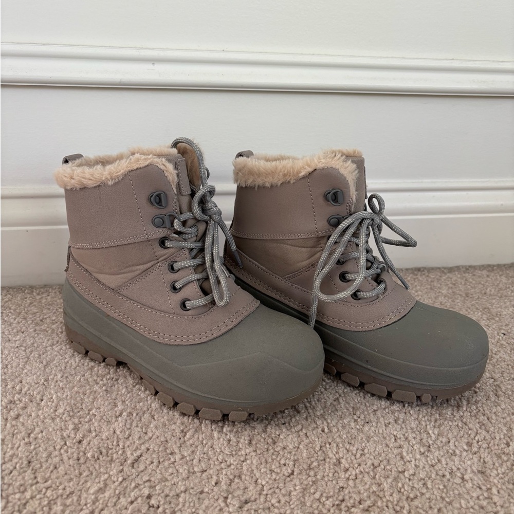 Girls All in Motion Gray Winter Boots- Size 2